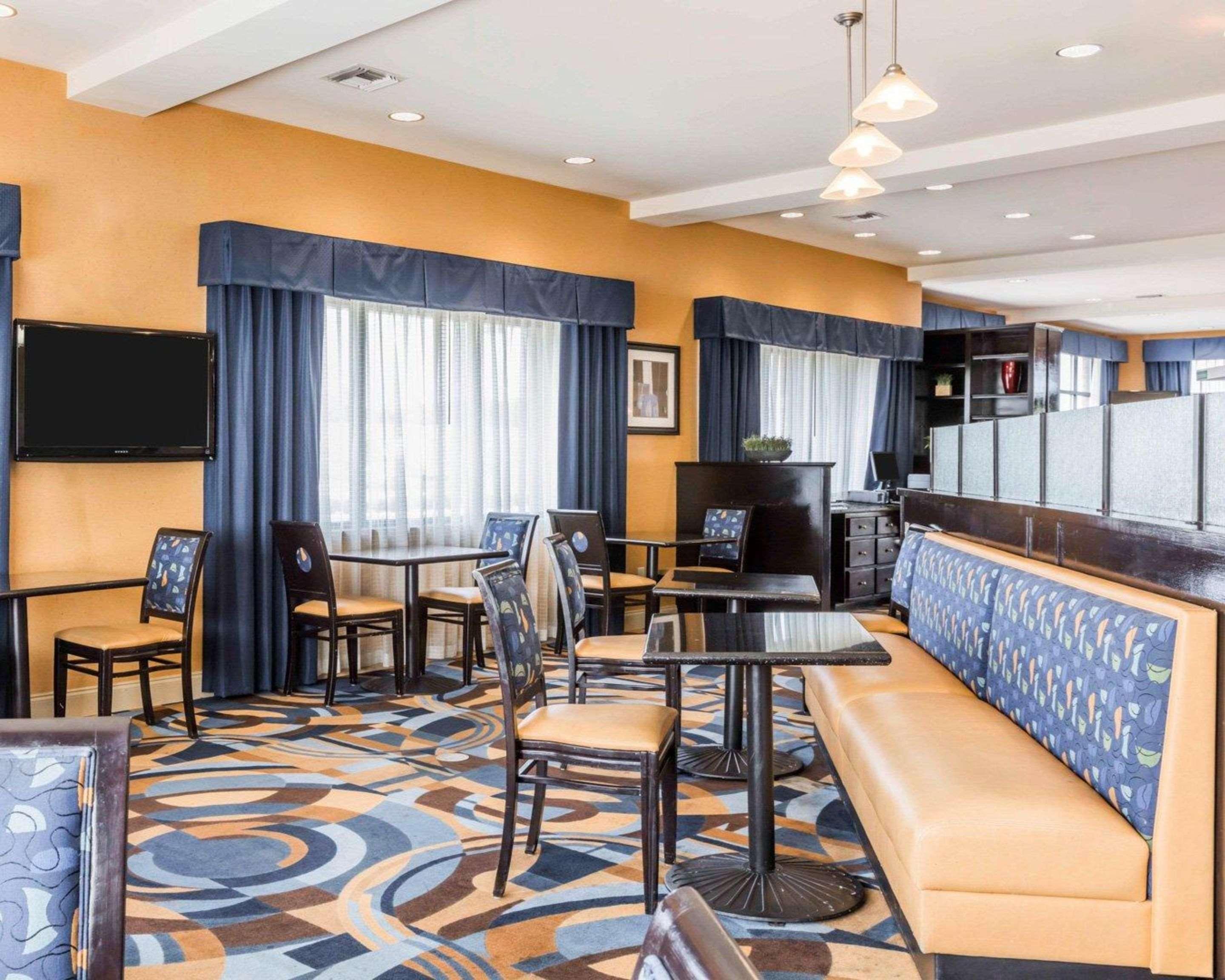 Comfort Suites Pell City I-20 Exit 158 Exteriör bild